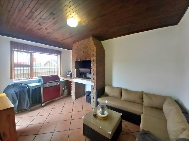 3 Bedroom Property for Sale in Heiderand Western Cape